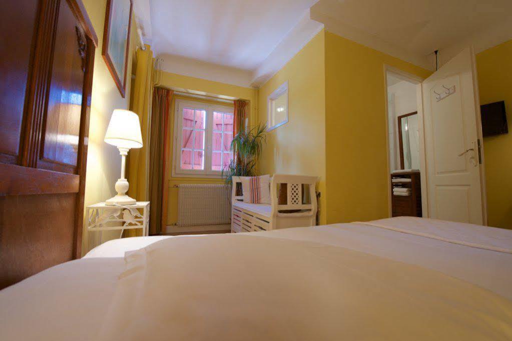 Auberge Chez Tante Ursule Cambo-les-Bains Exterior photo