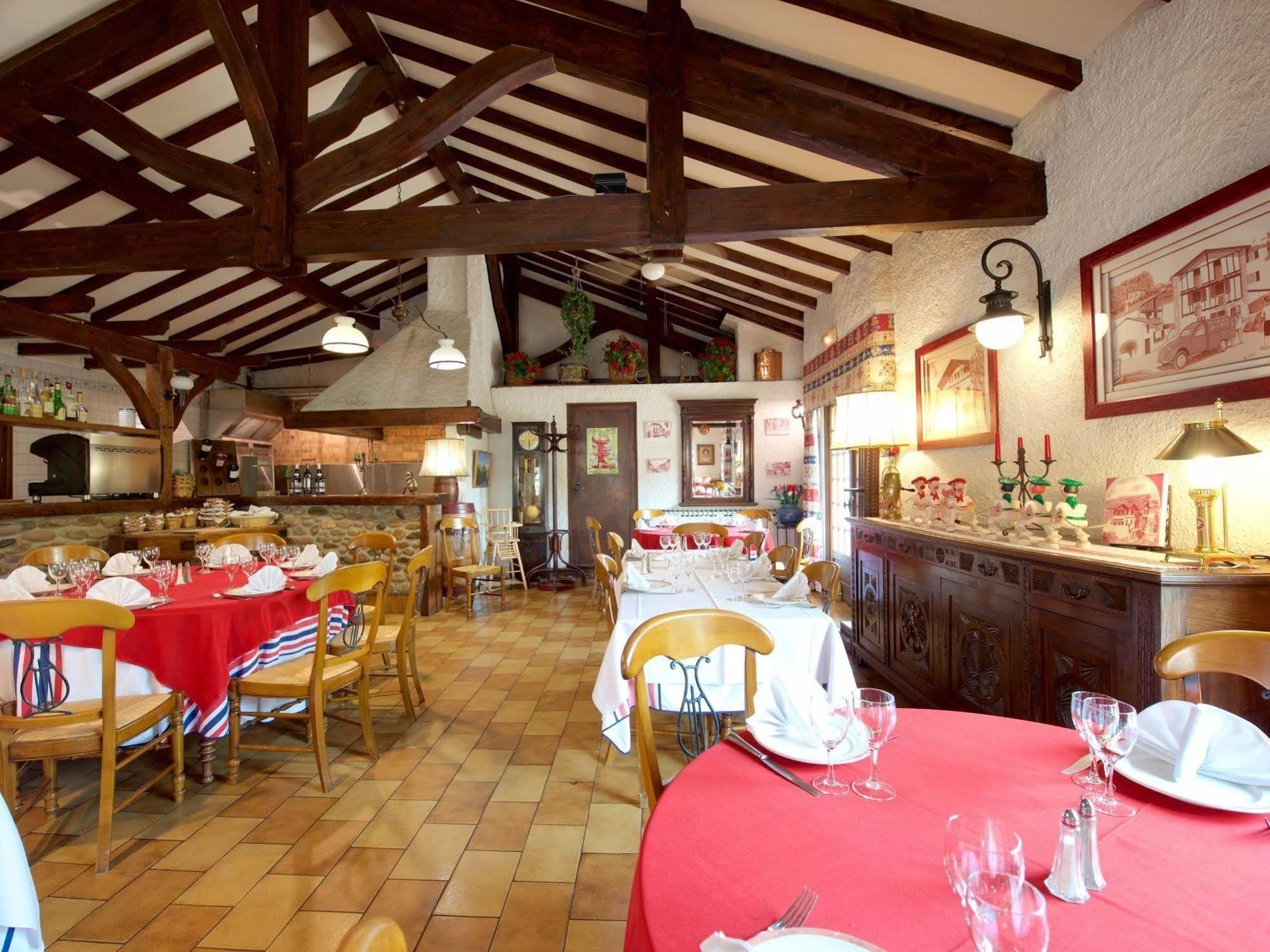 Auberge Chez Tante Ursule Cambo-les-Bains Exterior photo